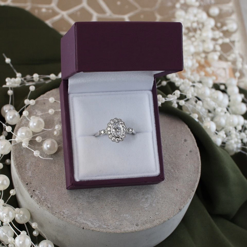 9ct White Gold Cubic Zirconia Cluster Ring - R6564 - Image 4